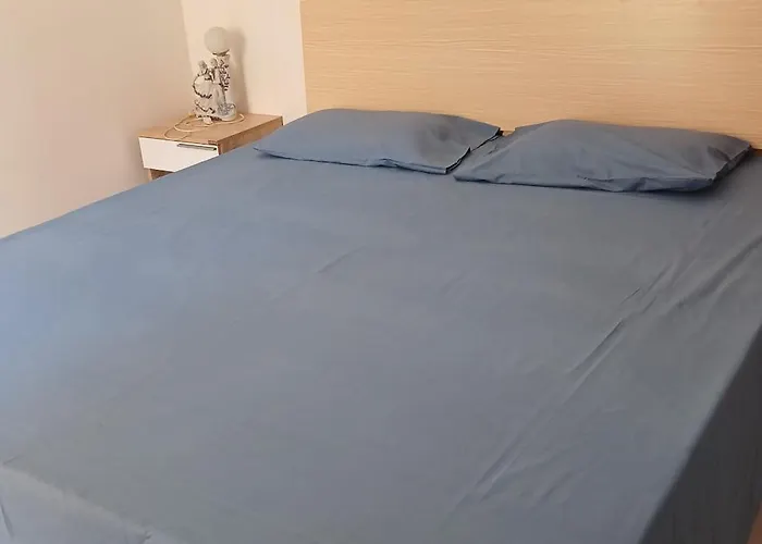 Nayuha Apt B